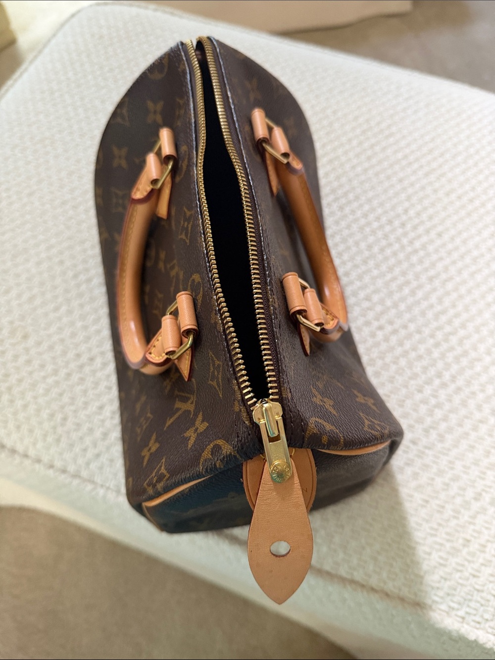 Louis Vuitton Brown Monogram Canvas Speedy 25 with tan handles. - Picture 14 of 15
